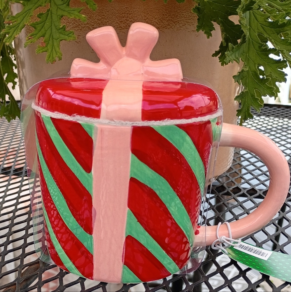 Festive Red and Green Gift Mug Red Green Pink Cup With Topper NWT - Picture 8 of 8